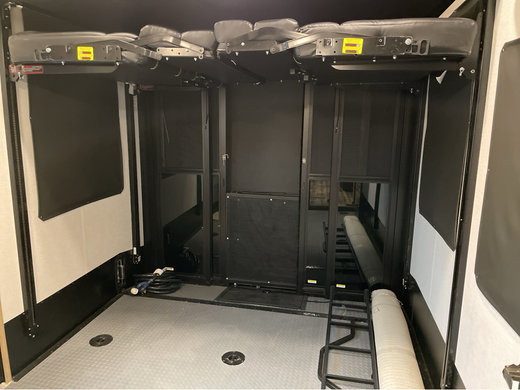 2022 Keystone Raptor 351 - Image 14