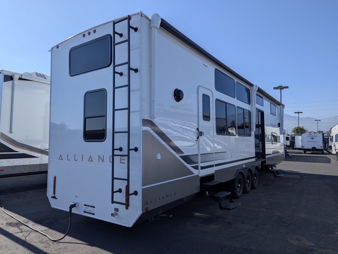2026 Alliance RV Benchmark 44LFT - Image 5