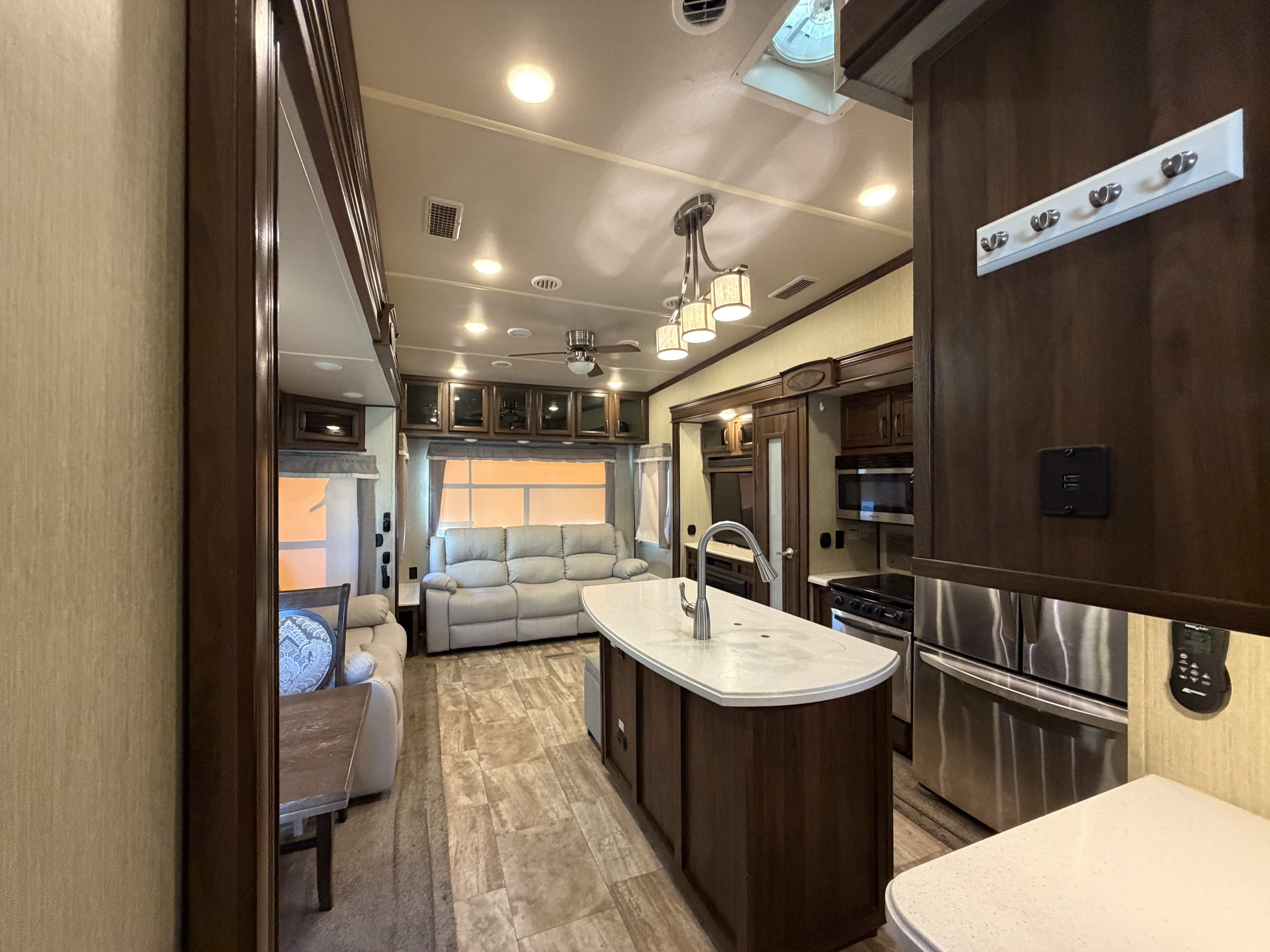 2018 Palomino Columbus Compass 377MBC - Image 2