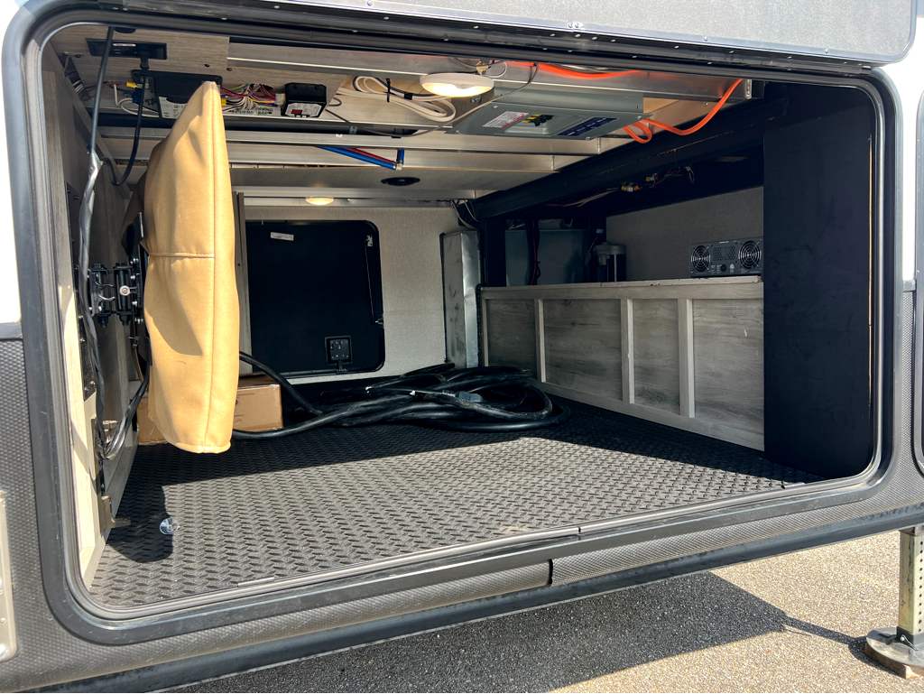 2021 KZ RV DURANGO 321RLT - Image 6