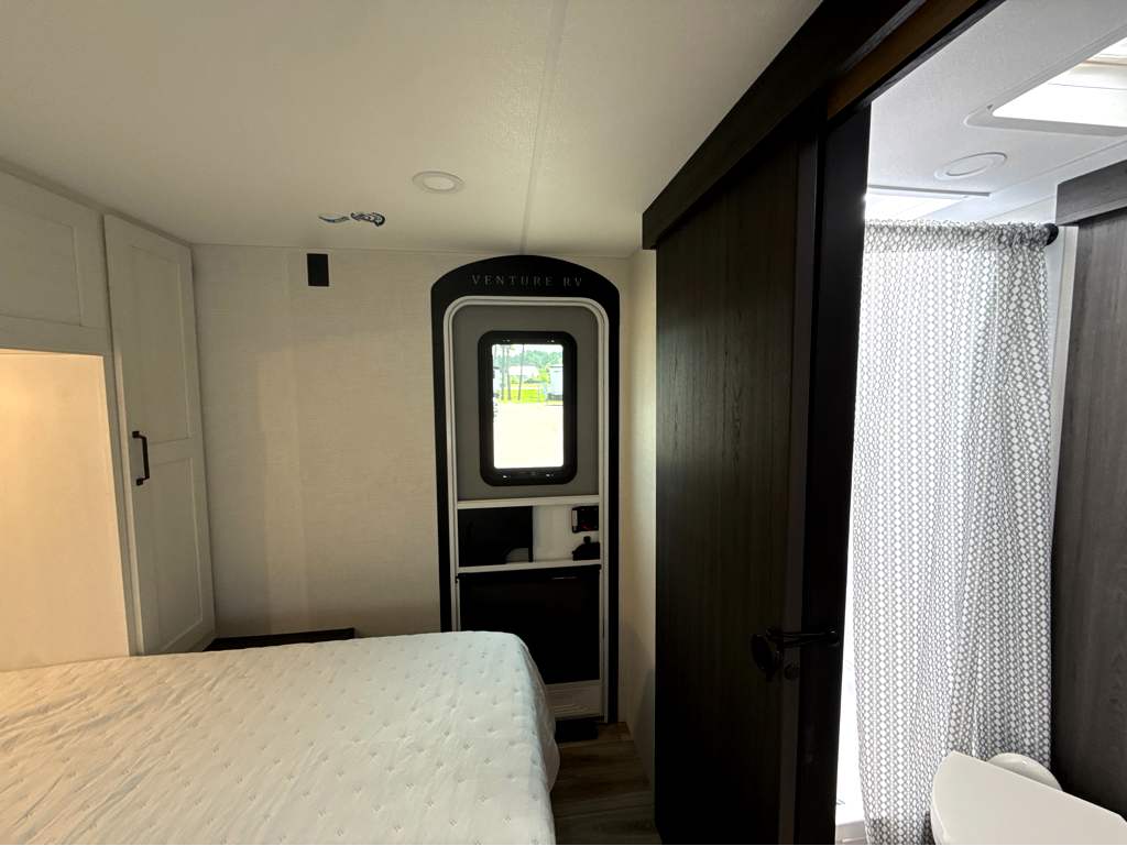 2027 VENTURE RV SIENNA 241VRD - Image 31