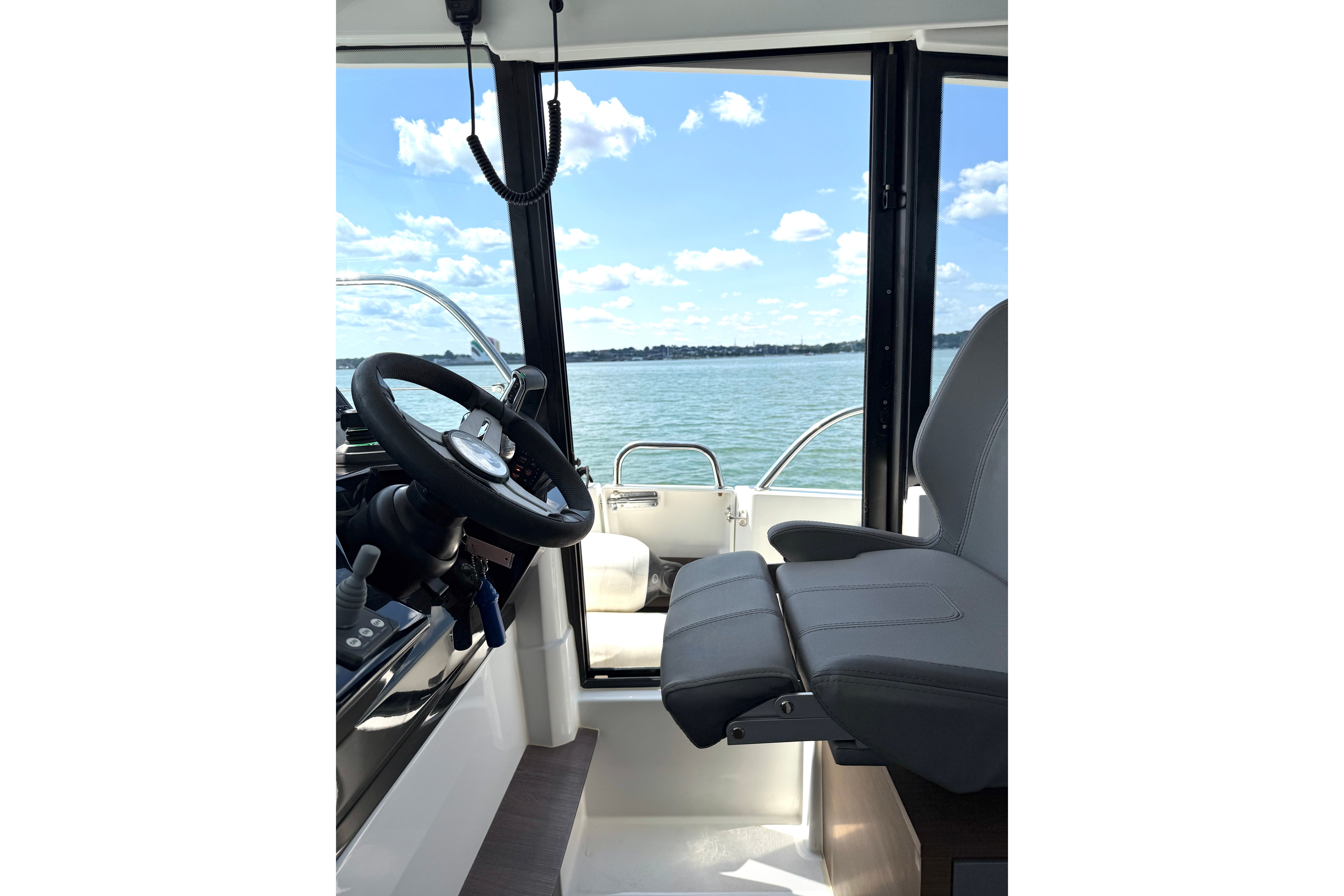 2023 Beneteau Antares 11 OB - Image 38