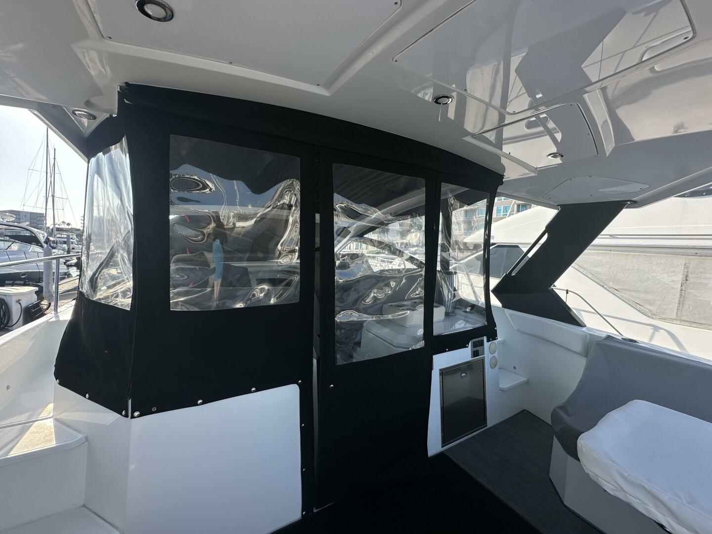 2017 Cruisers Yachts 390 Express Coupe - Image 43