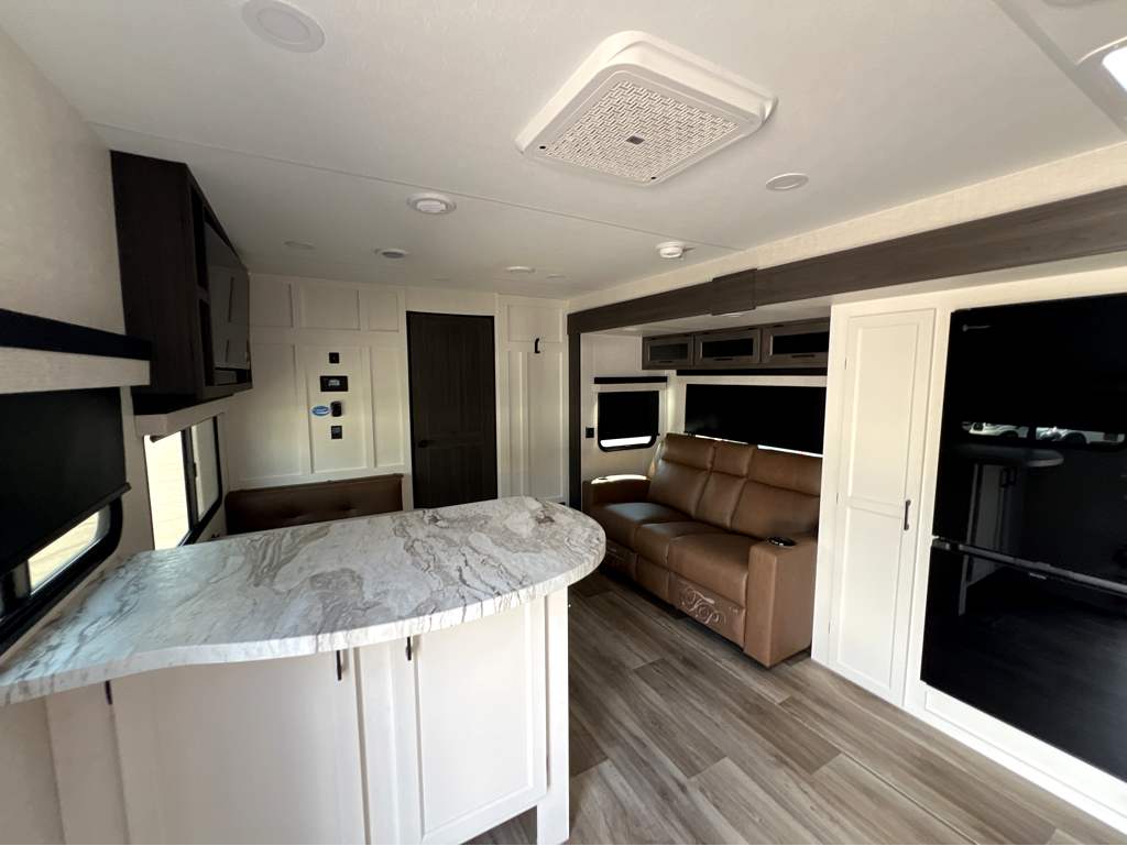 2026 VENTURE RV SPORTTREK 271VRB - Image 6