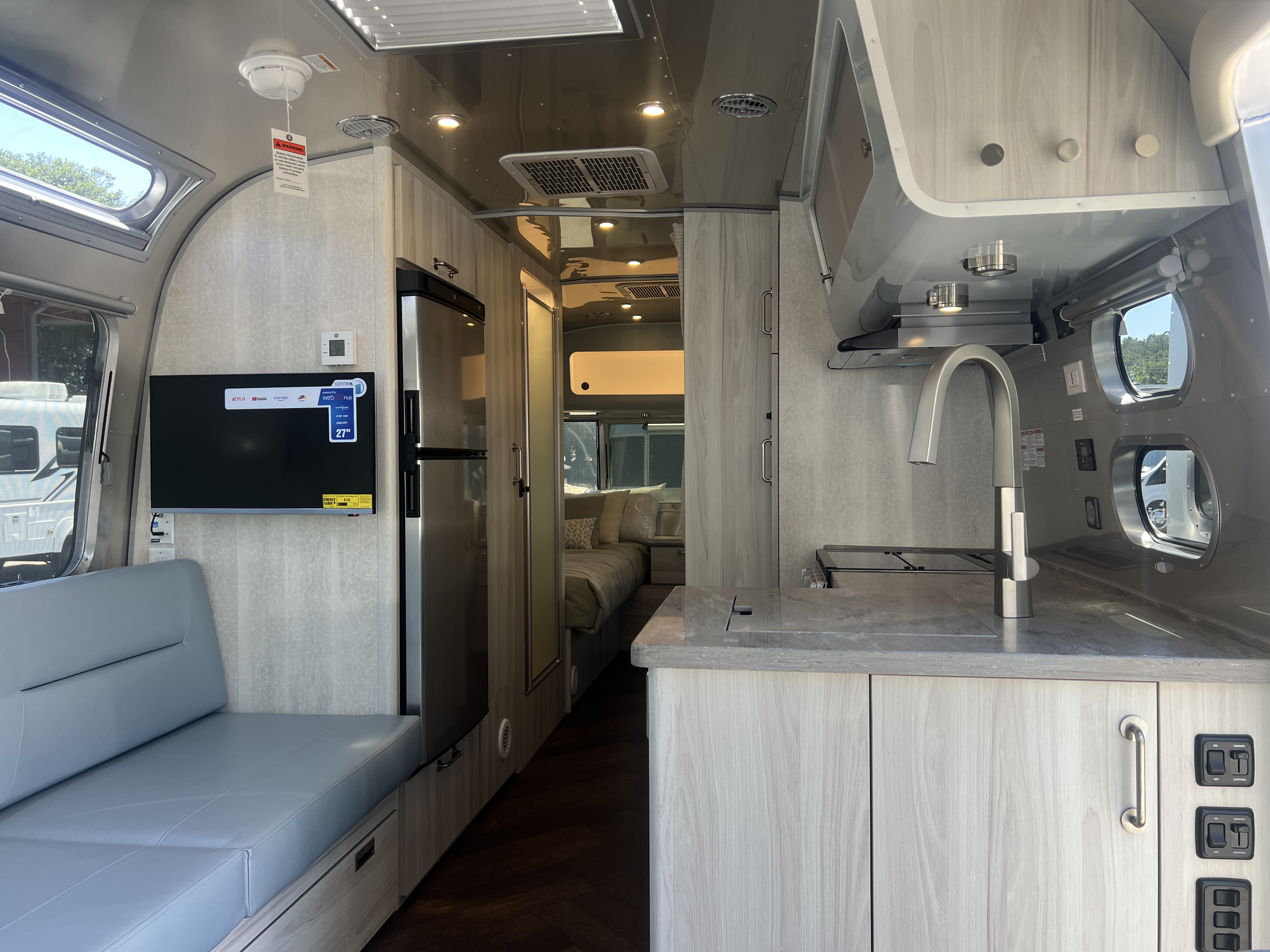 2026 Airstream International 25FB - Image 8