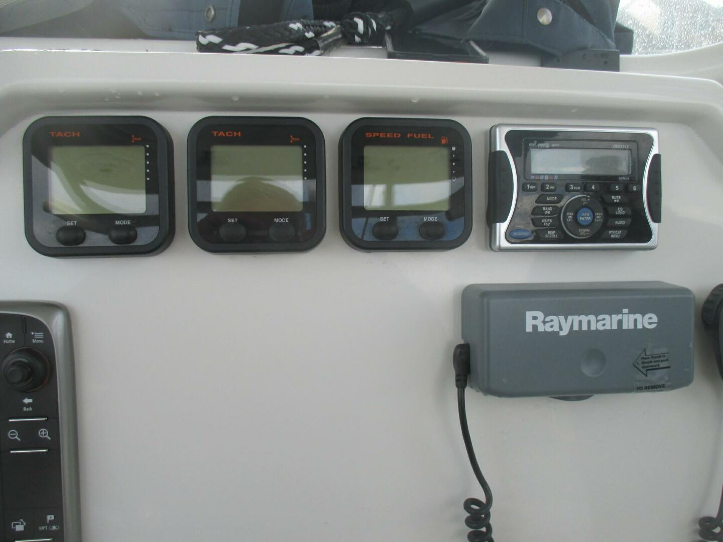 2013 Sailfish 270 CC - Image 8