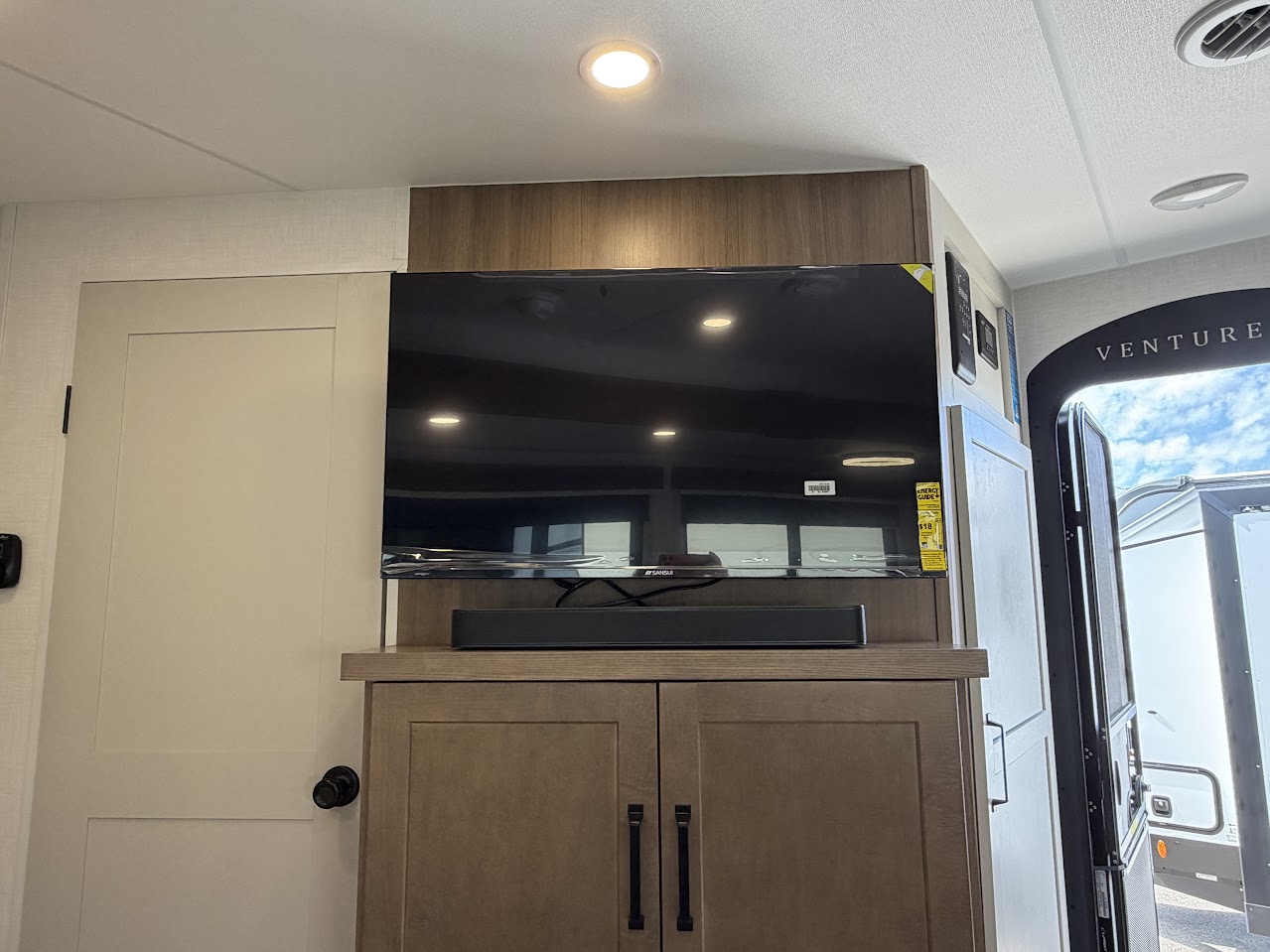 2027 VENTURE RV SPORTTREK 343VBH - Image 49