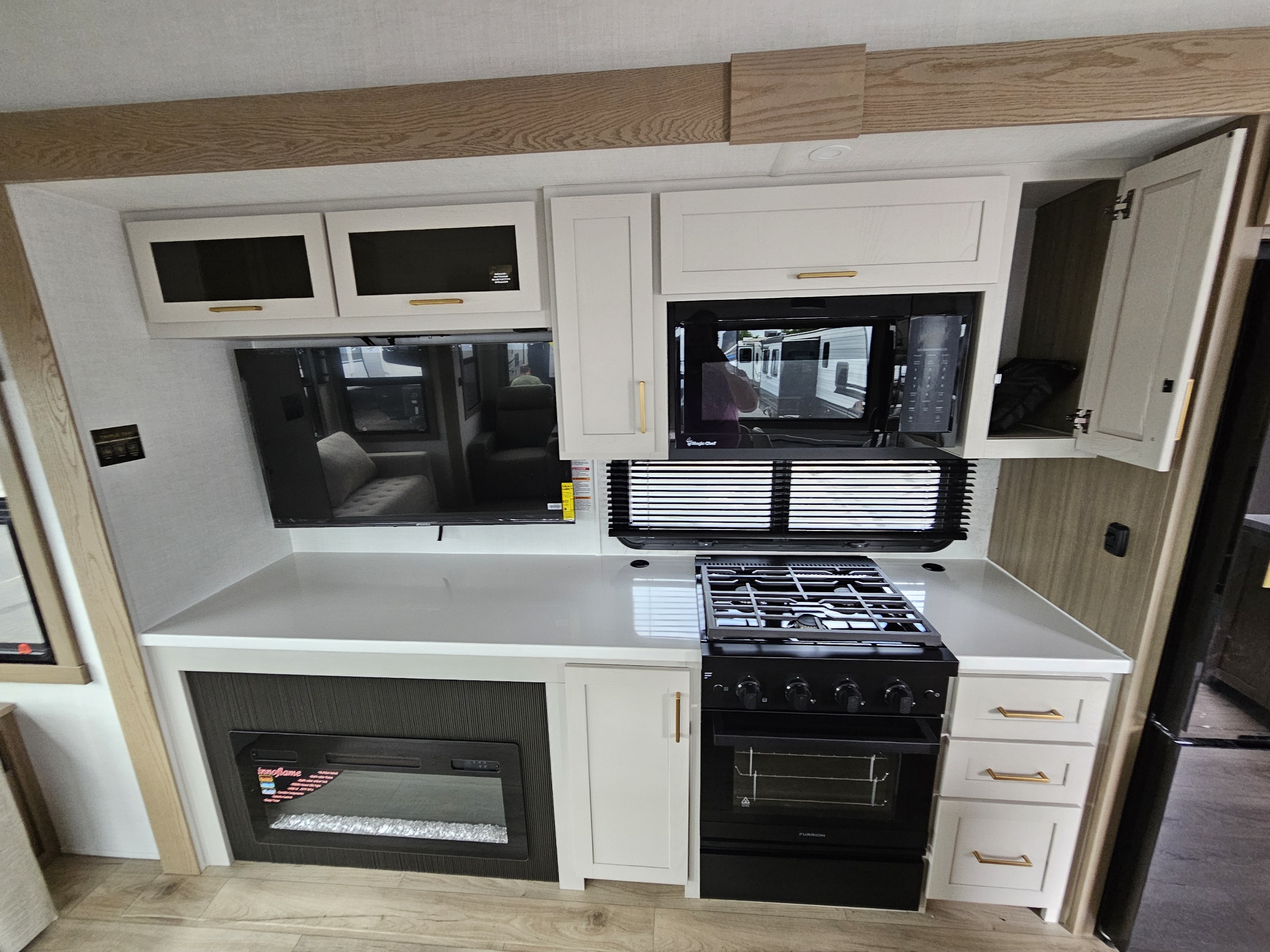 2027 Forest River Rockwood Signature 401SFB - Image 13