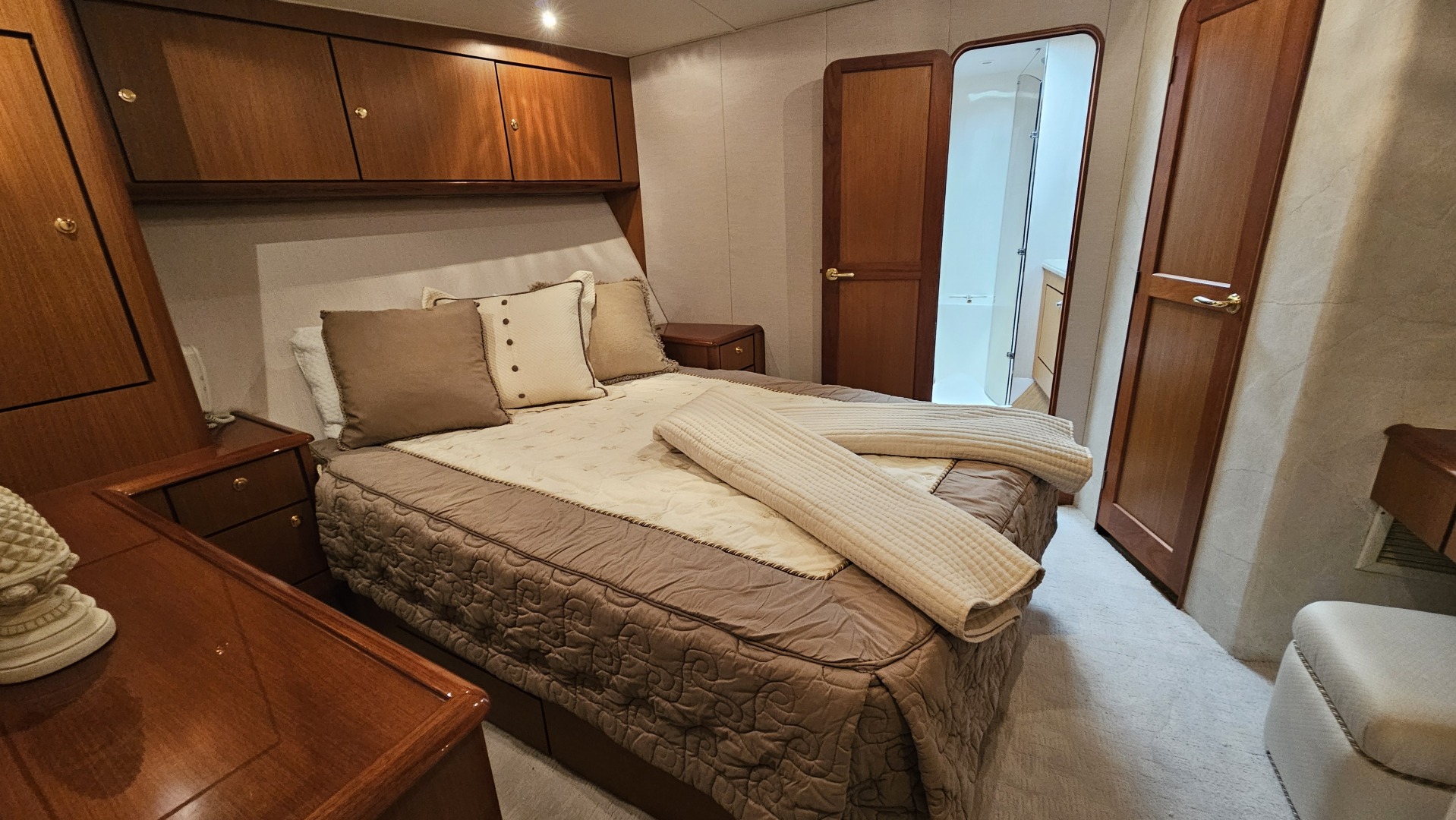 2000 Ocean Yachts 70 SUPER SPORT - Image 47