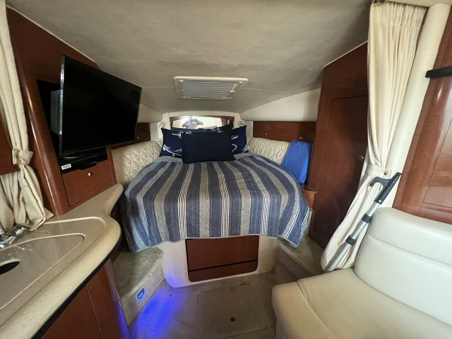 2003 Sea Ray 320 Sundancer - Image 46