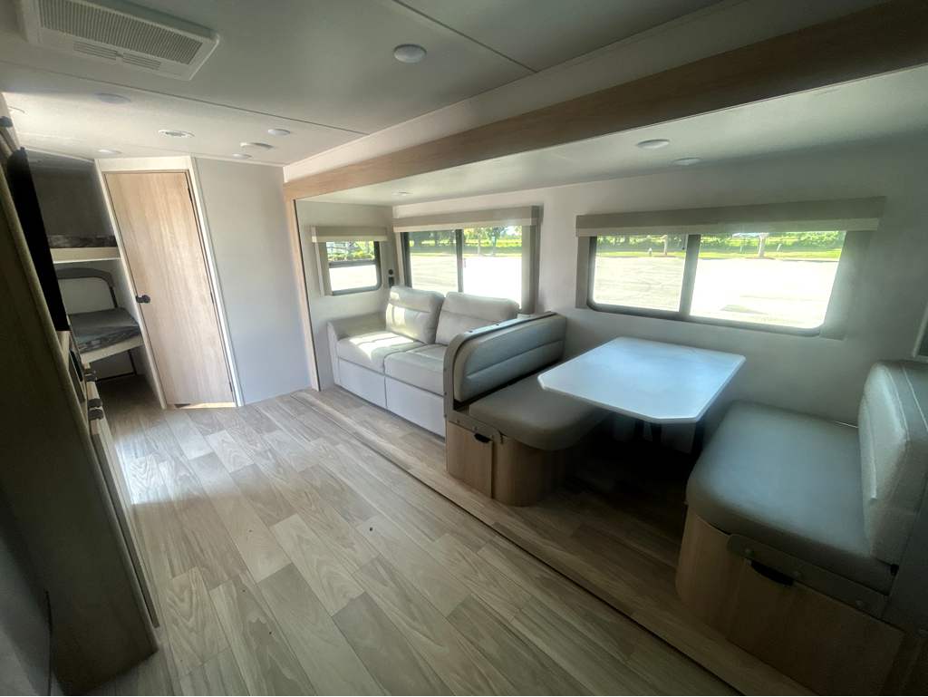 2024 WINNEBAGO MINNIE 2801BHS - Image 10