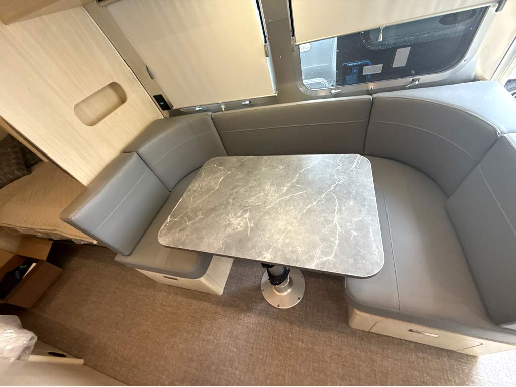 2026 AIRSTREAM FLYING CLOUD 23FBT - Image 22