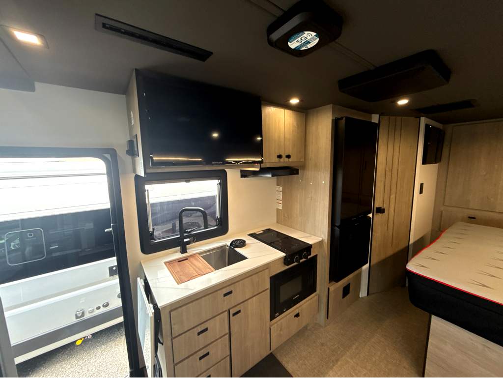 2025 Grand Design Lineage Series M 25FW - Image 11