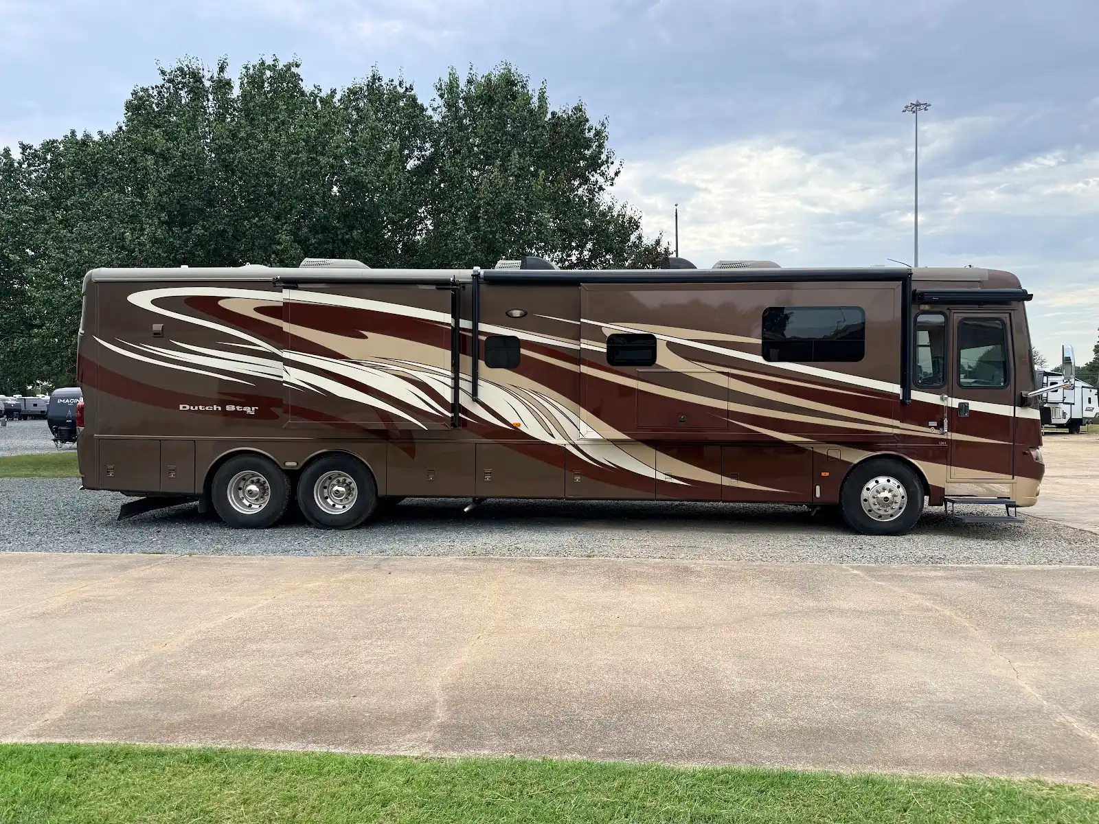 2014 NEWMAR DUTCHSTAR 4364 - Image 2