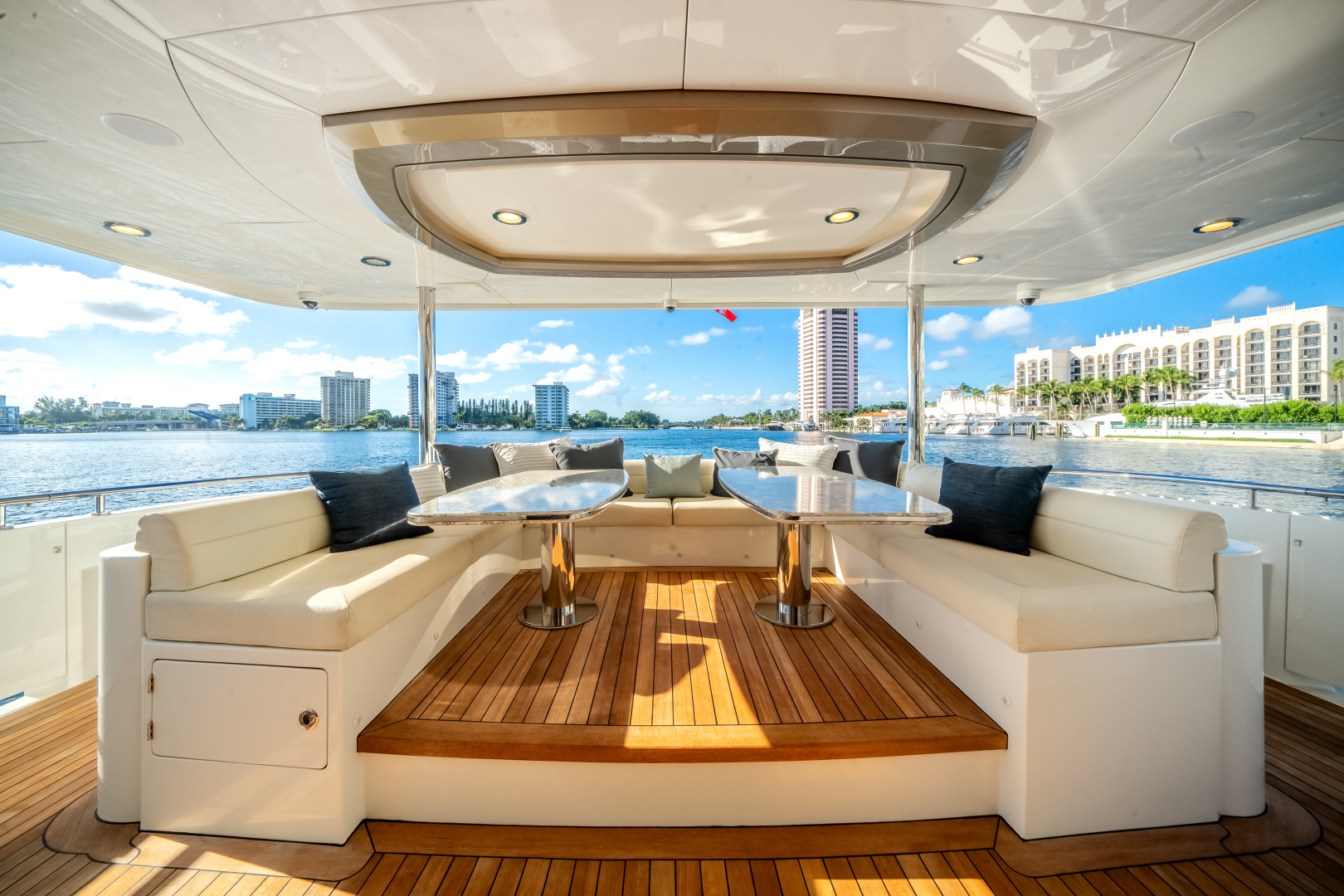 2022 Ocean Alexander 32L - Image 9