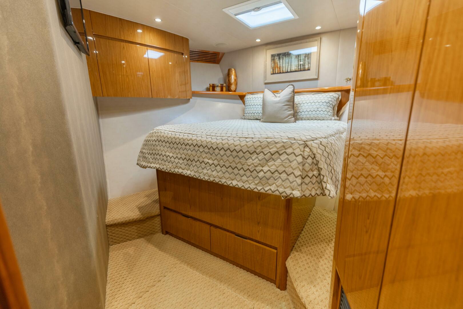 2013 Viking 76 Convertible - Image 34