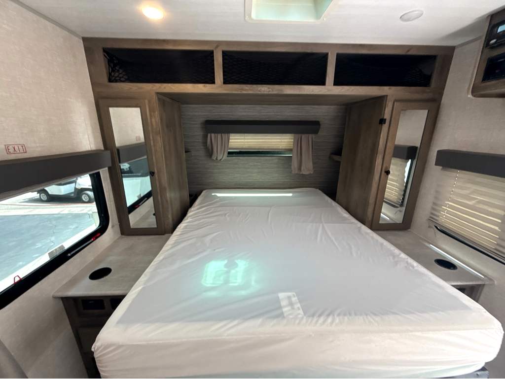 2022 FOREST RIVER SURVEYOR 240BHLE - Image 27