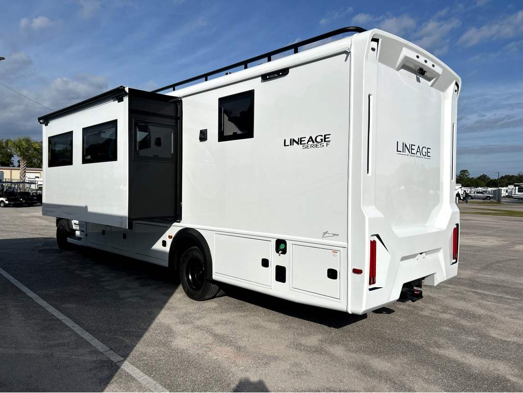 2026 GRAND DESIGN LINEAGE SERIES F 31ZW - Image 9