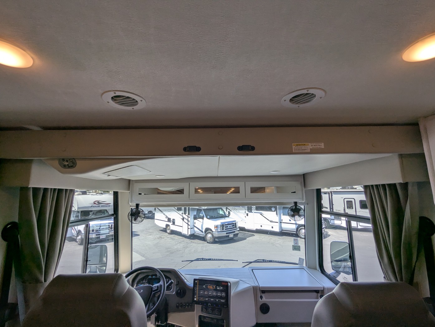 2025 Thor Motor Coach Windsport 35R - Image 13