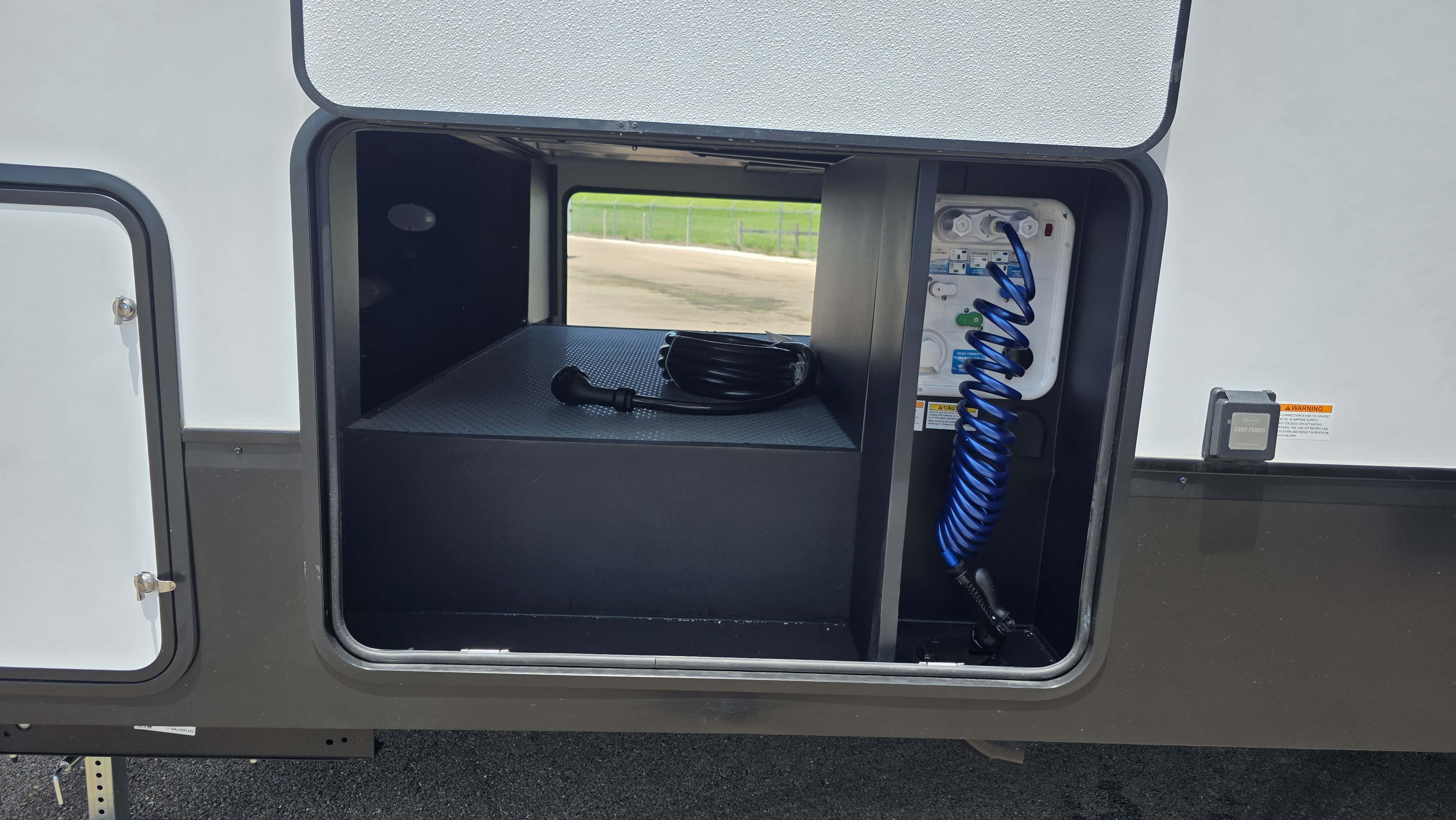 2027 VENTURE RV SPORTTREK 312VTB - Image 4