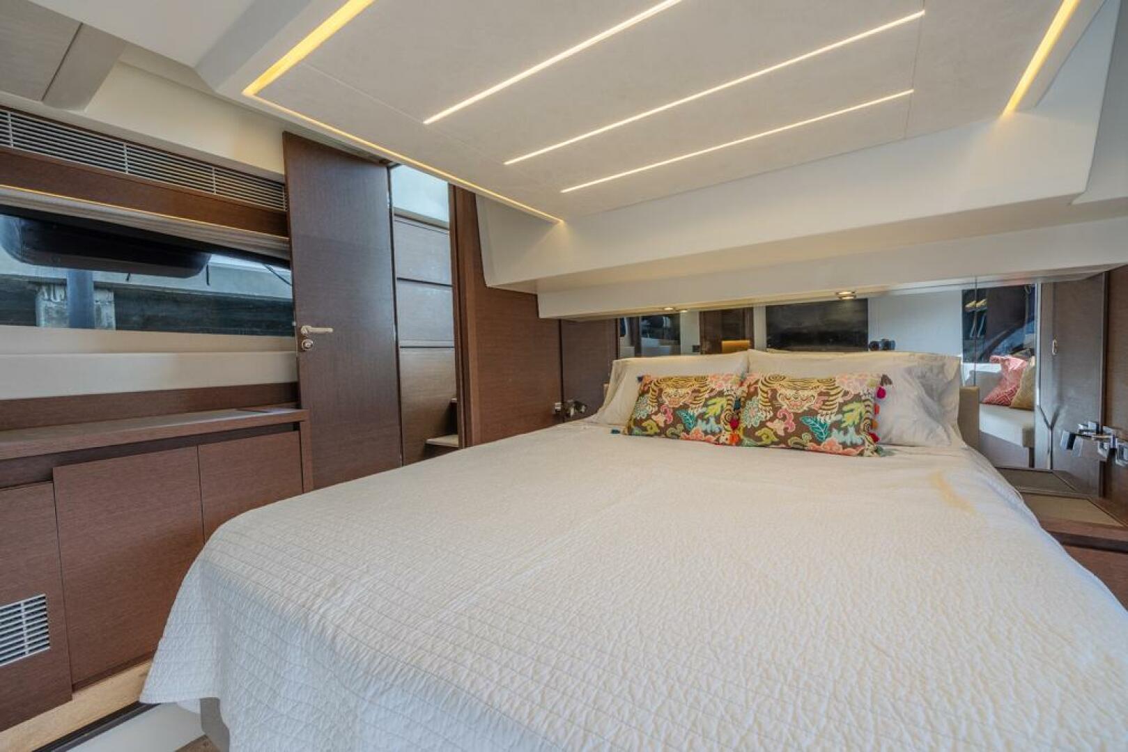 2021 Prestige 520 Flybridge - Image 41