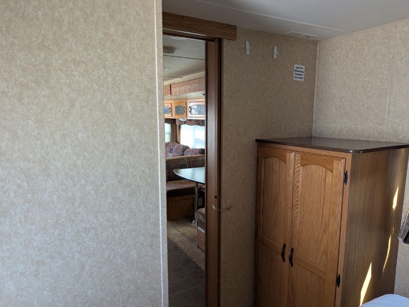 2012 Dutchmen Denali 265RL - Image 13