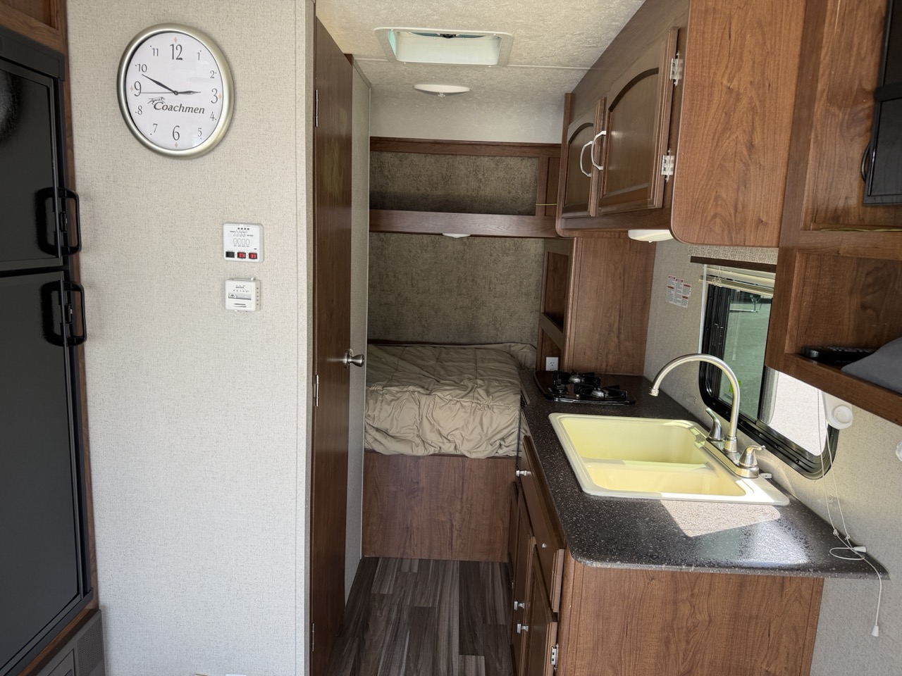 2017 Coachmen Freedom Express Special Edition 17BLSE - Image 6