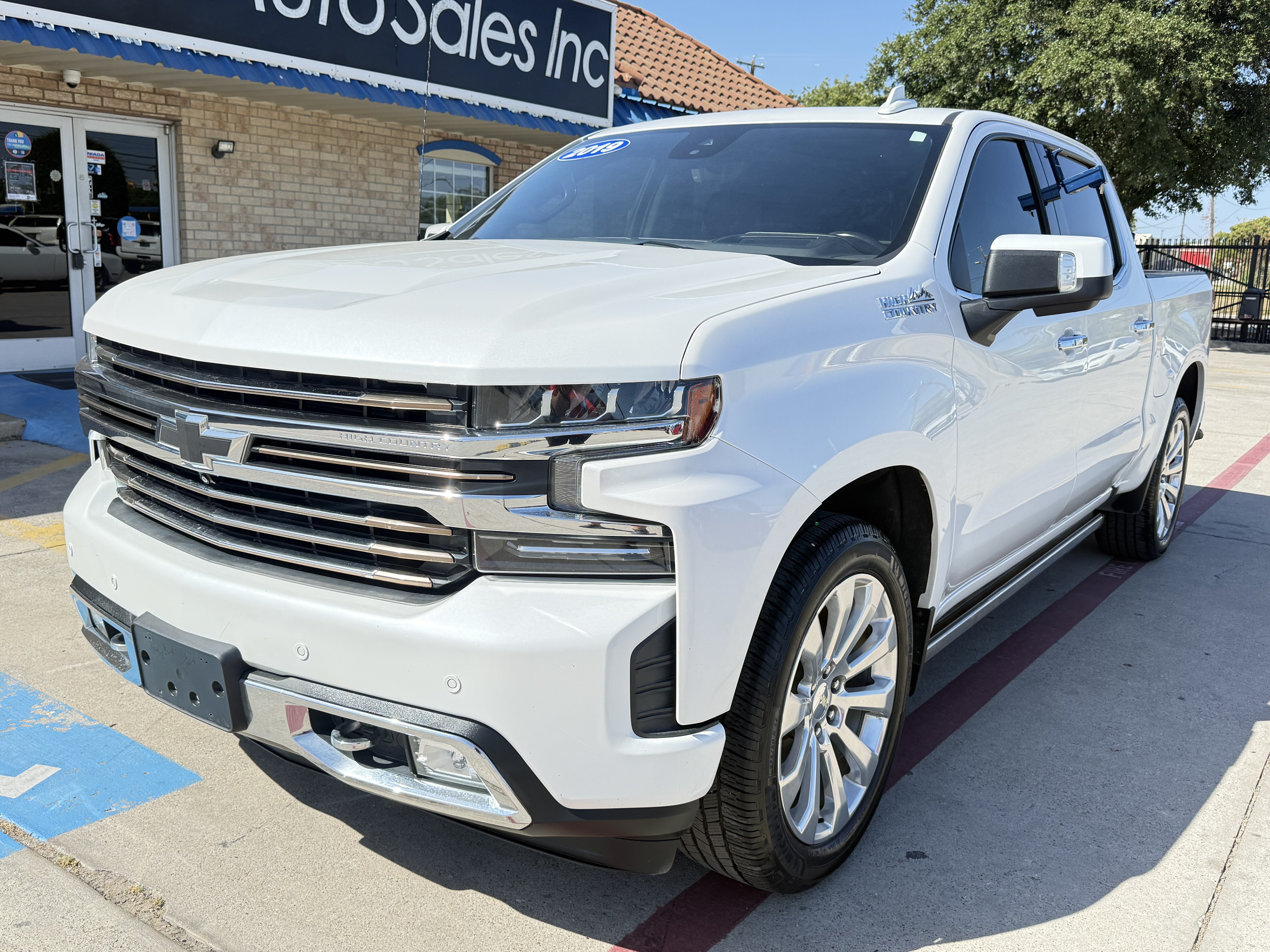 2019 Chevrolet Silverado 1500 Crew Cab LT 4WD - Image 1