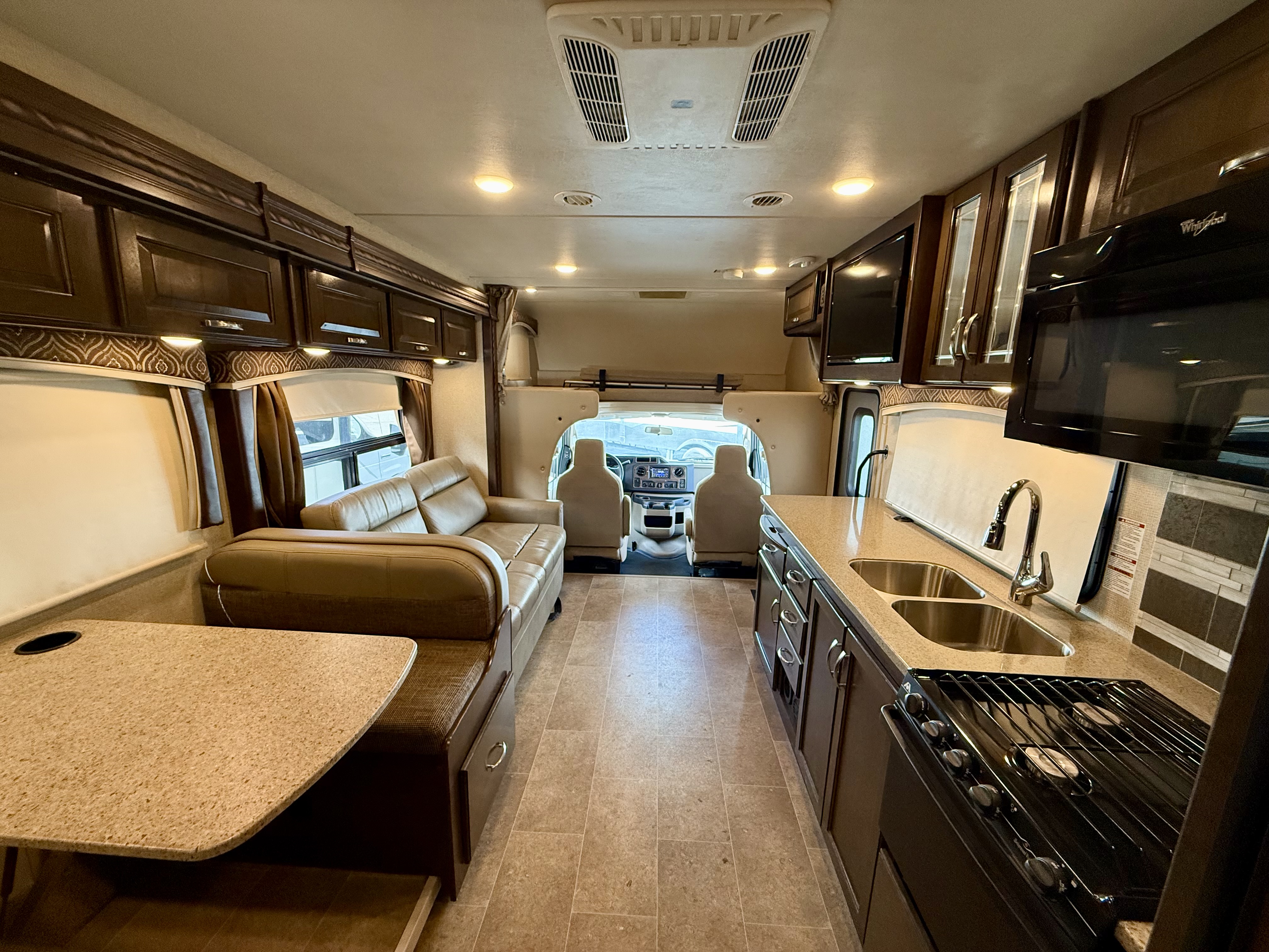 2017 Thor Motor Coach Chateau 31L - Image 13