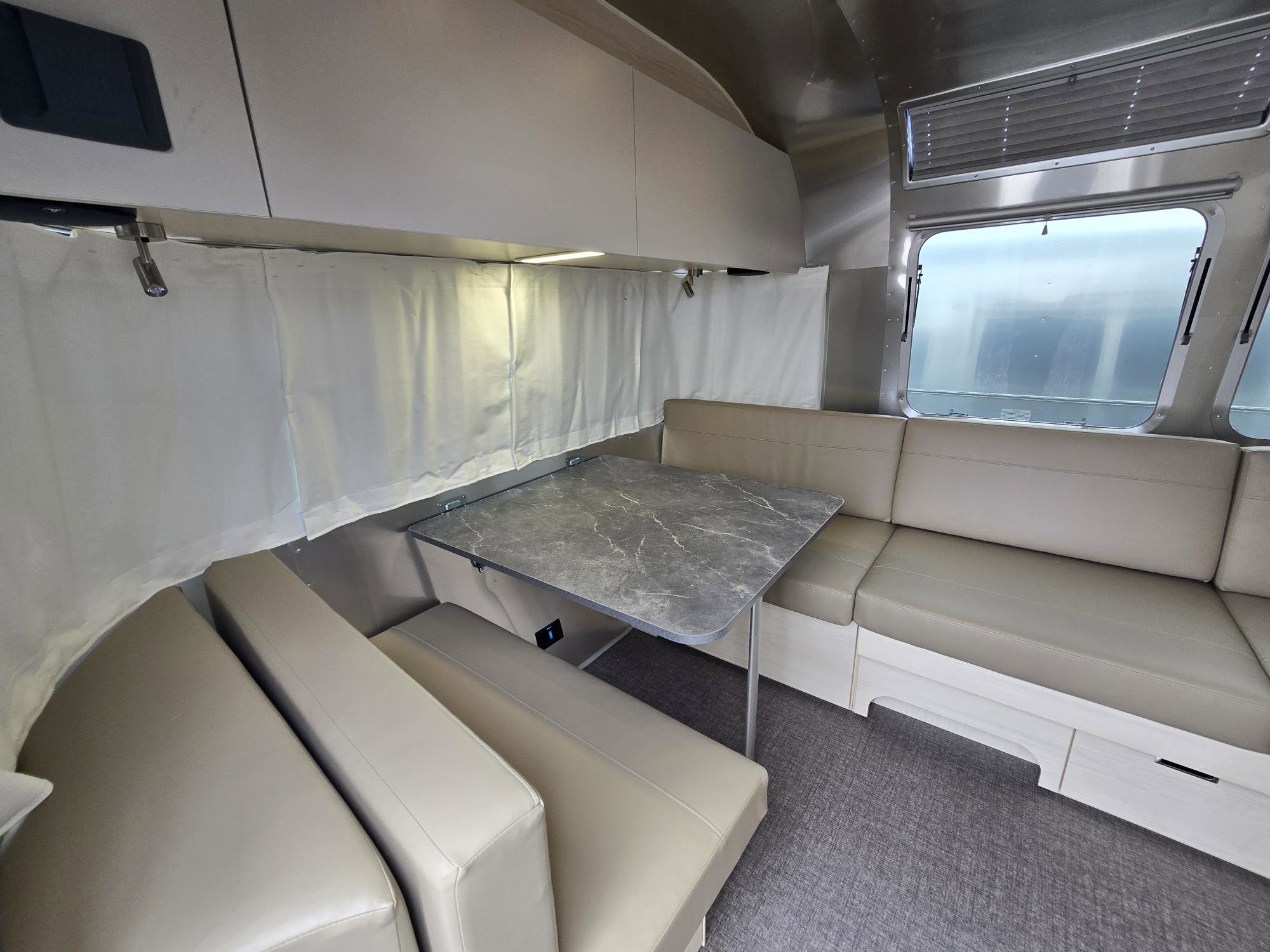2026 AIRSTREAM FLYING CLOUD 27FBT - Image 9