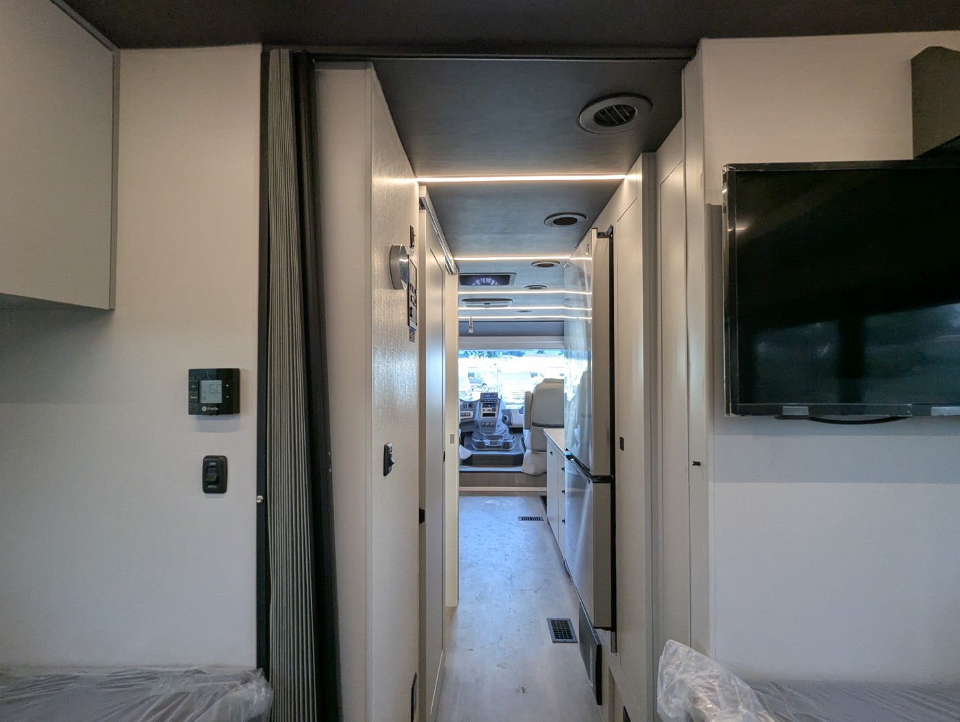 2026 Coachmen Euro 25TB - Image 27