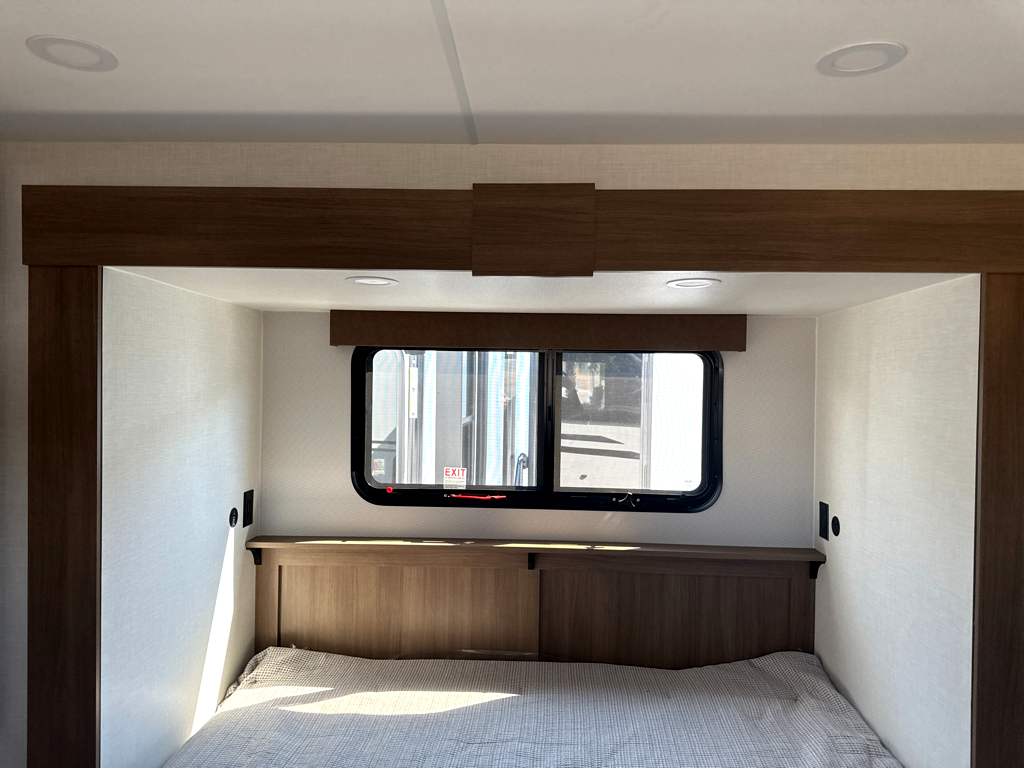 2027 VENTURE RV SPORTTREK 282VRE - Image 25