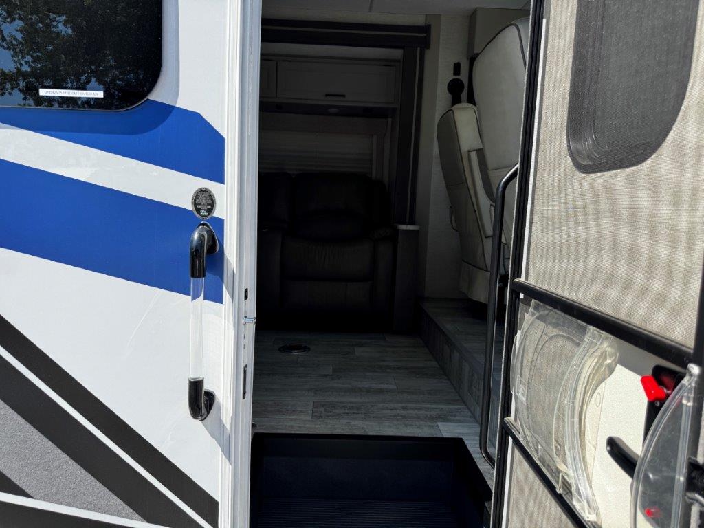 2025 Thor Motor Coach Freedom Traveler A24 - Image 5
