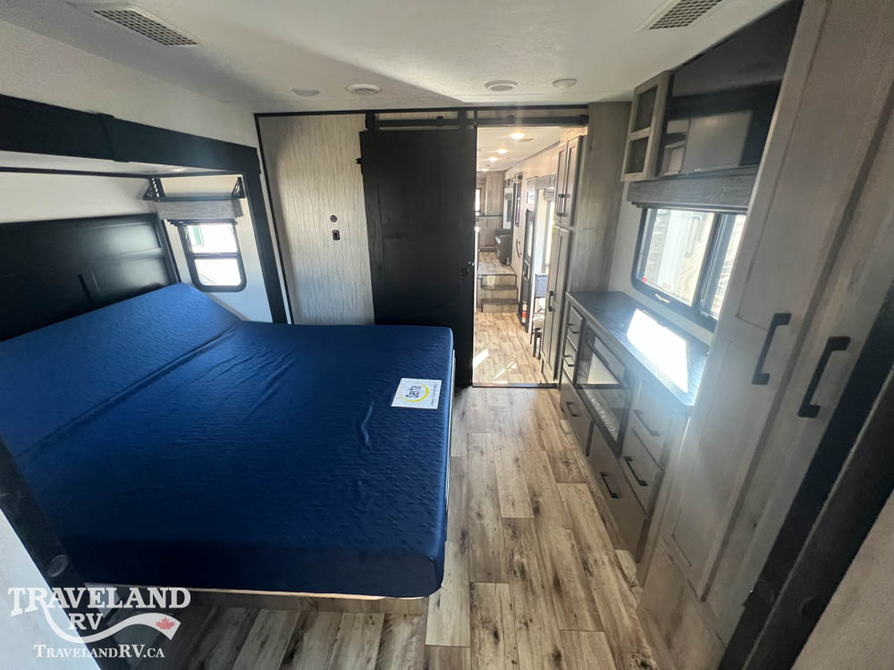 2023 KZ RV Durango Gold G386FLF - Image 31
