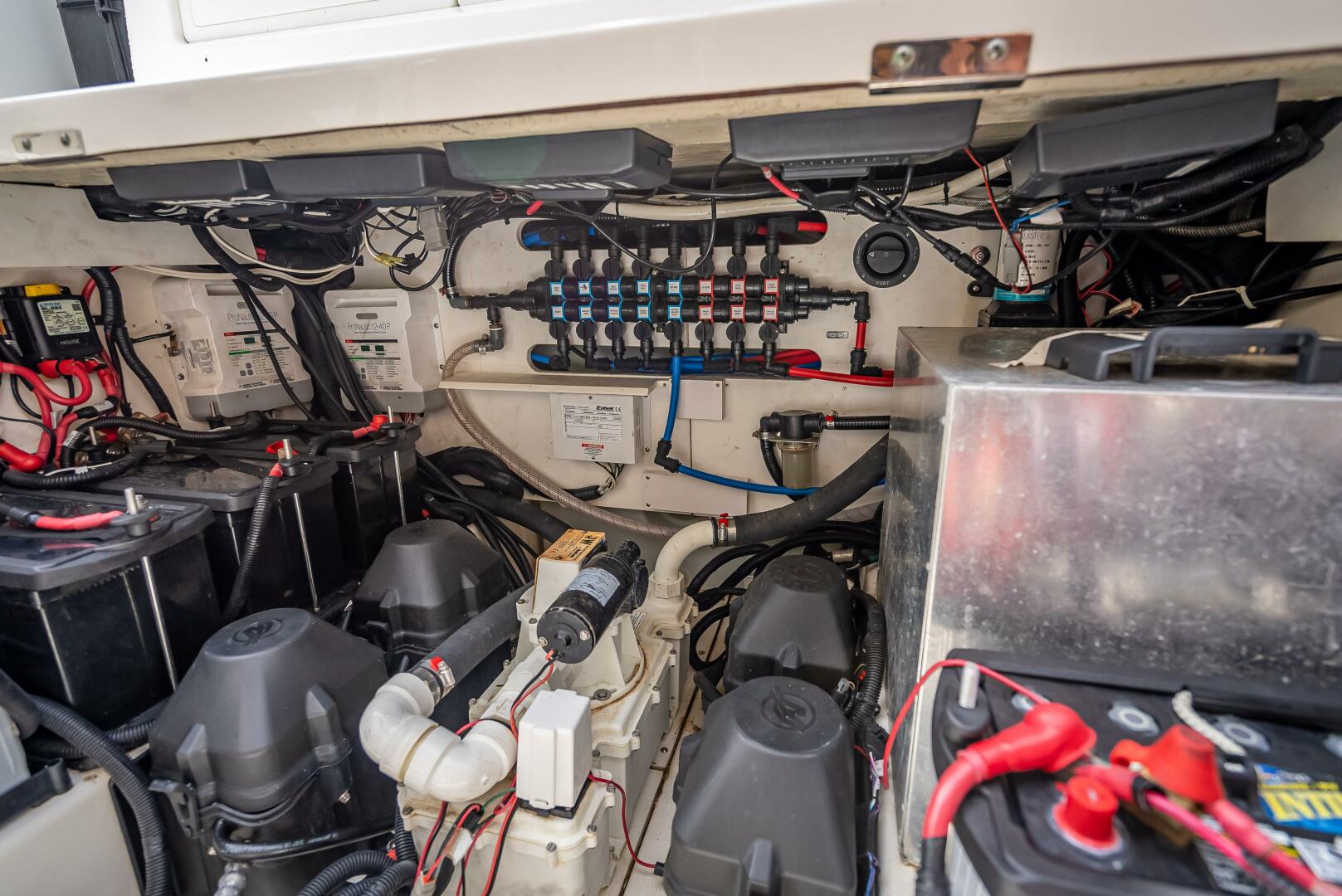 2016 Boston Whaler - Image 88