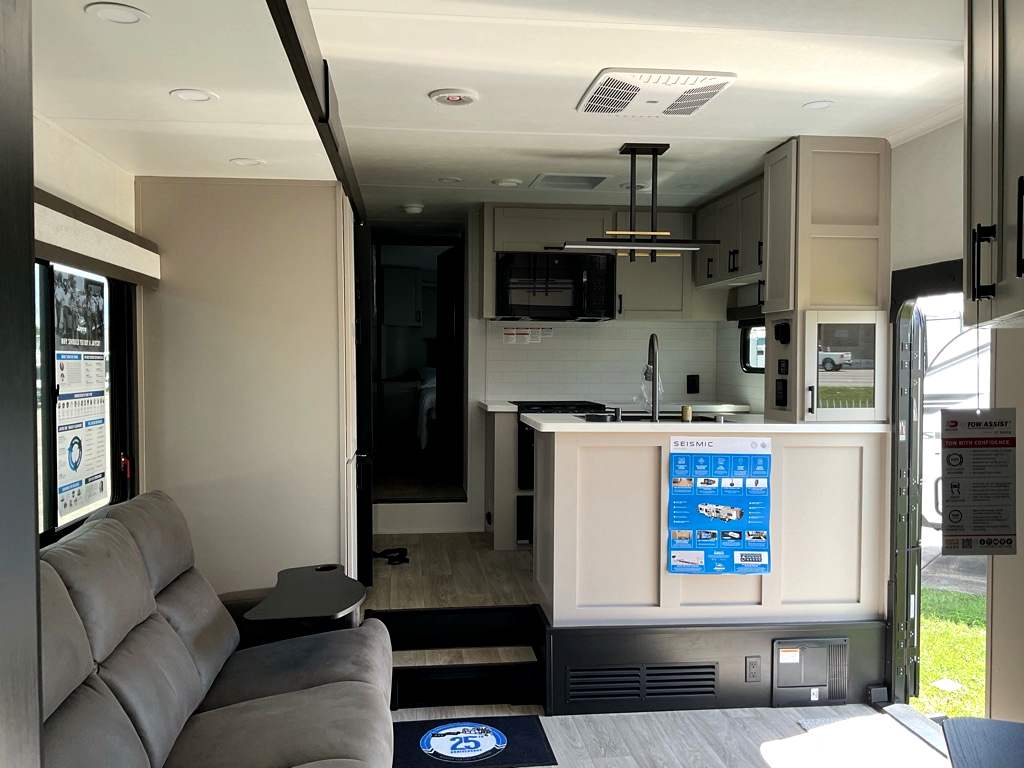 2027 JAYCO SEISMIC 413 - Image 6