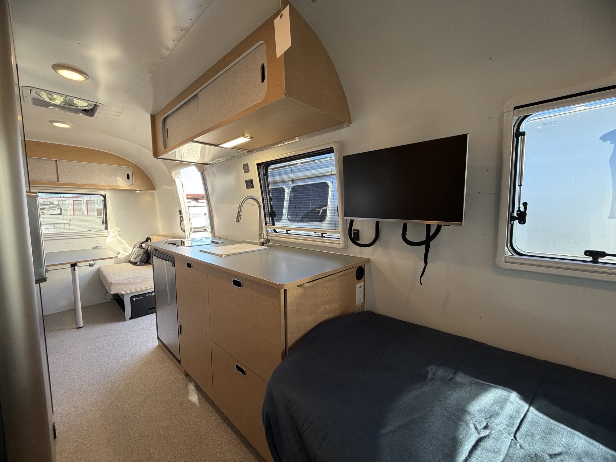 2026 AIRSTREAM WORLD TRAVELERUSA 22RB - Image 24