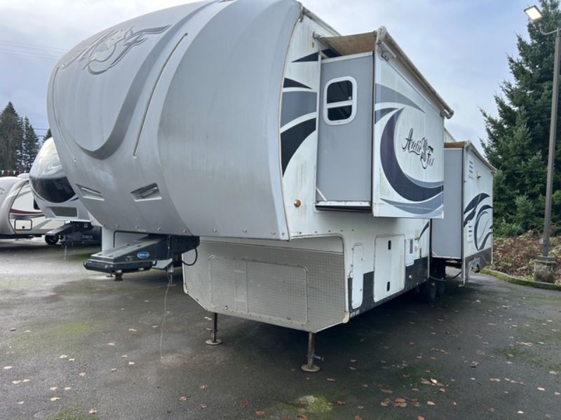 2017 Northwood Arctic Fox 35-5Z - Image 3