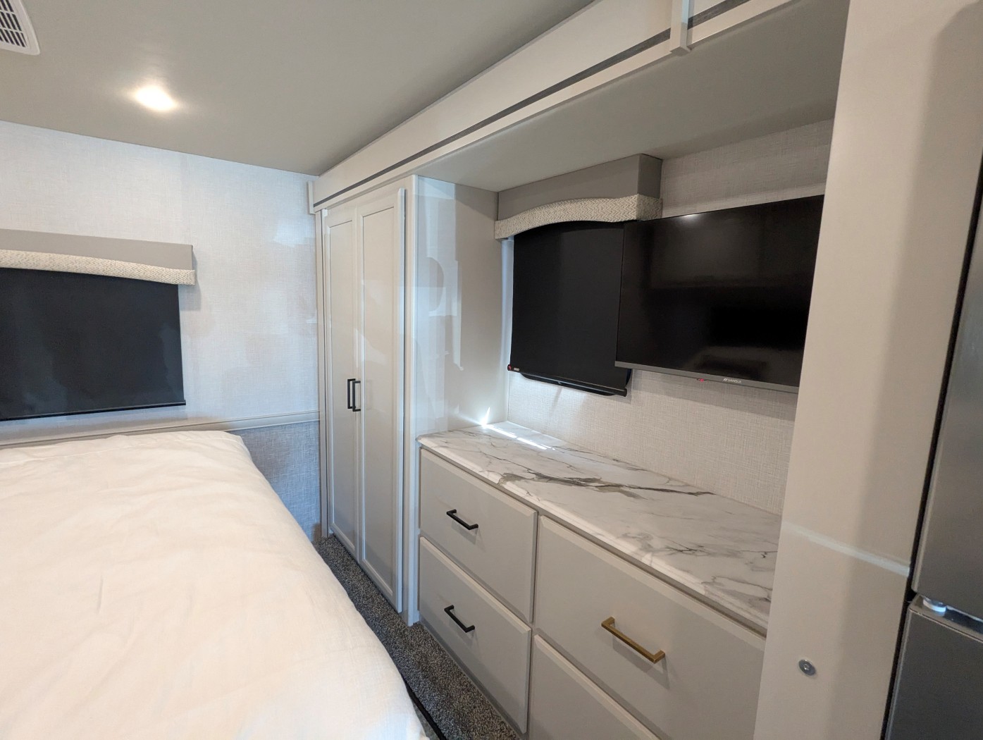 2026 Fleetwood Flair 29M - Image 30