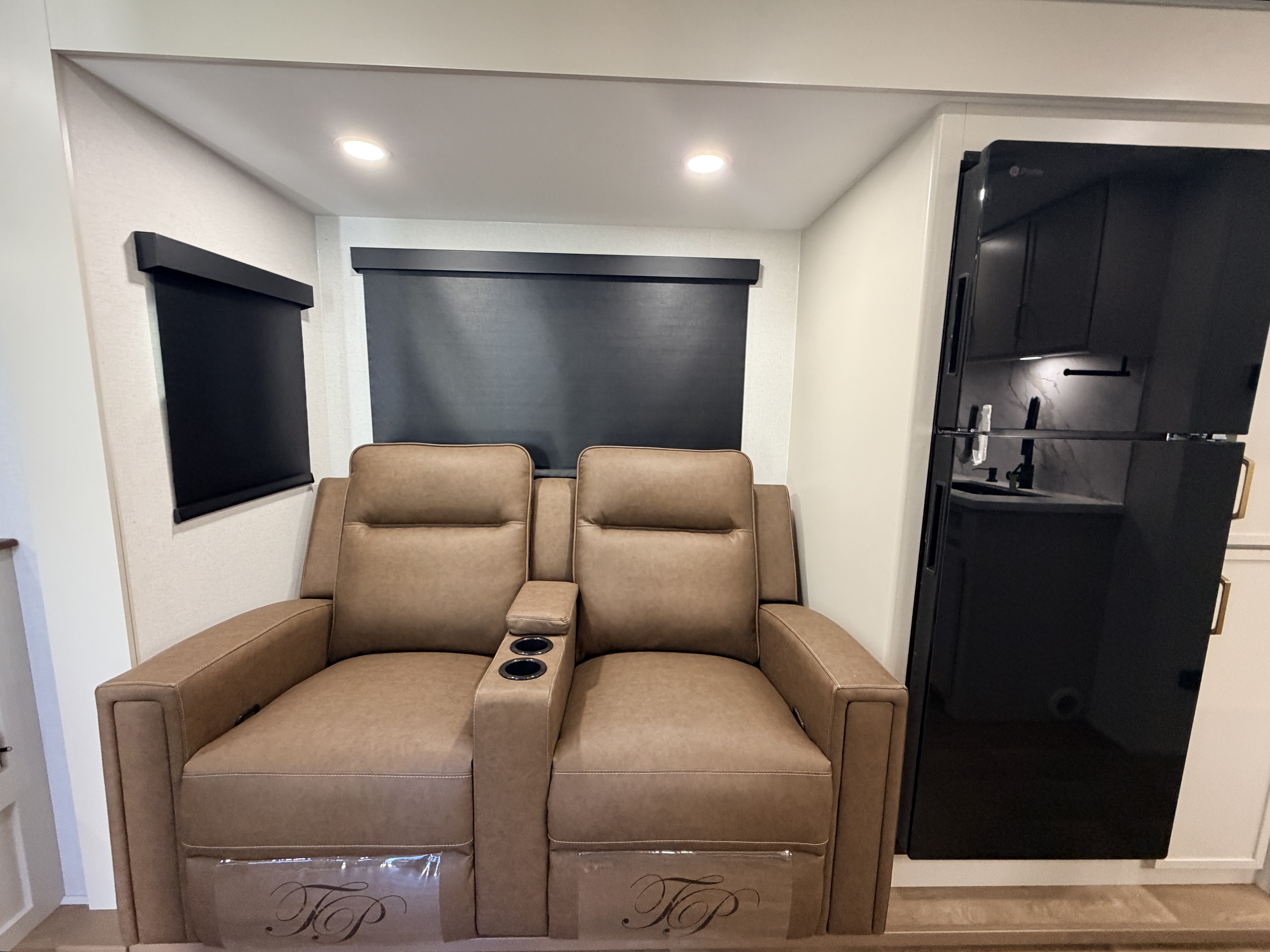 2027 Grand Design Imagine XLS 25RLE - Image 12