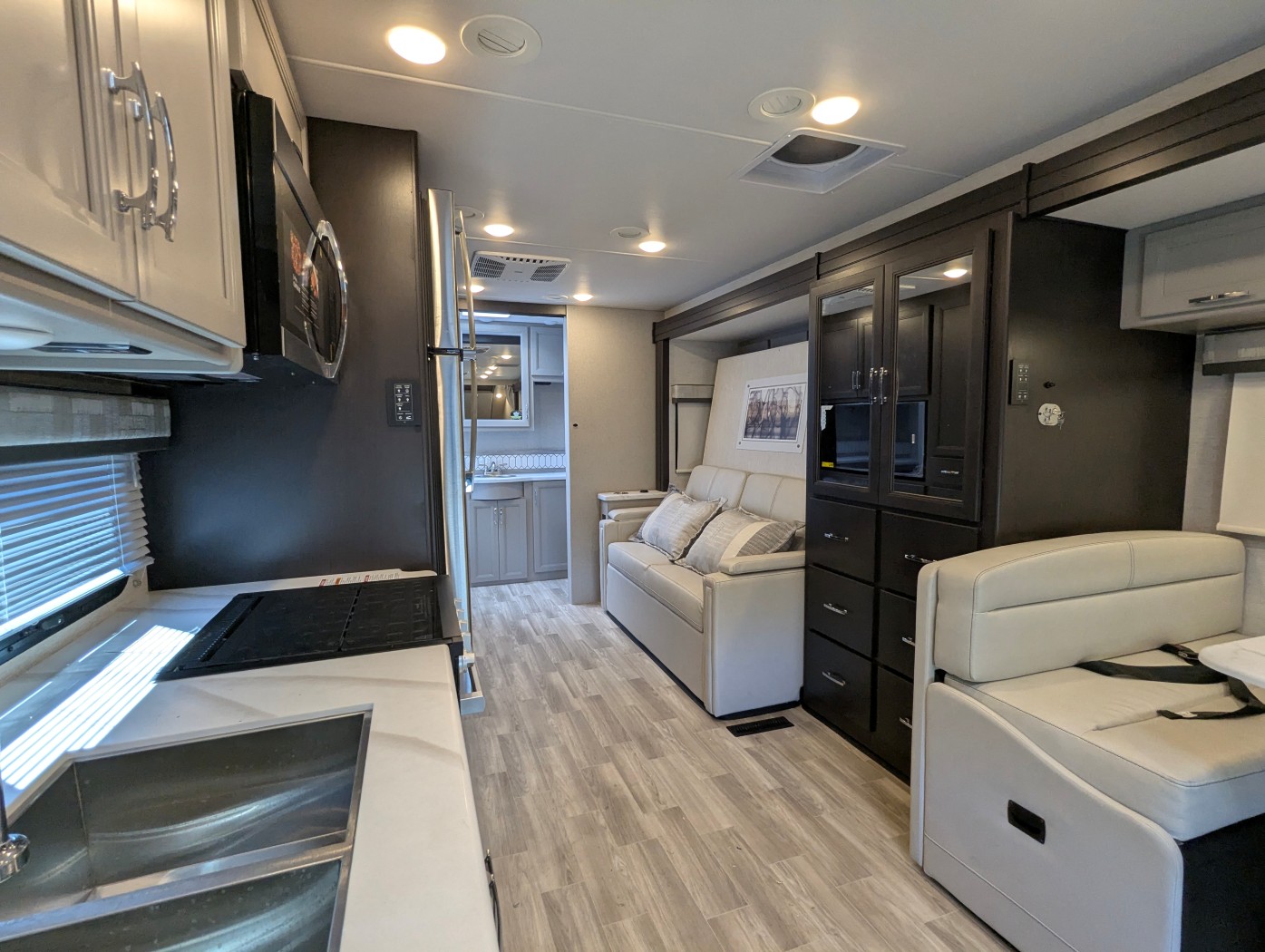 2026 Thor Motor Coach Omni Trail S29 - Image 13
