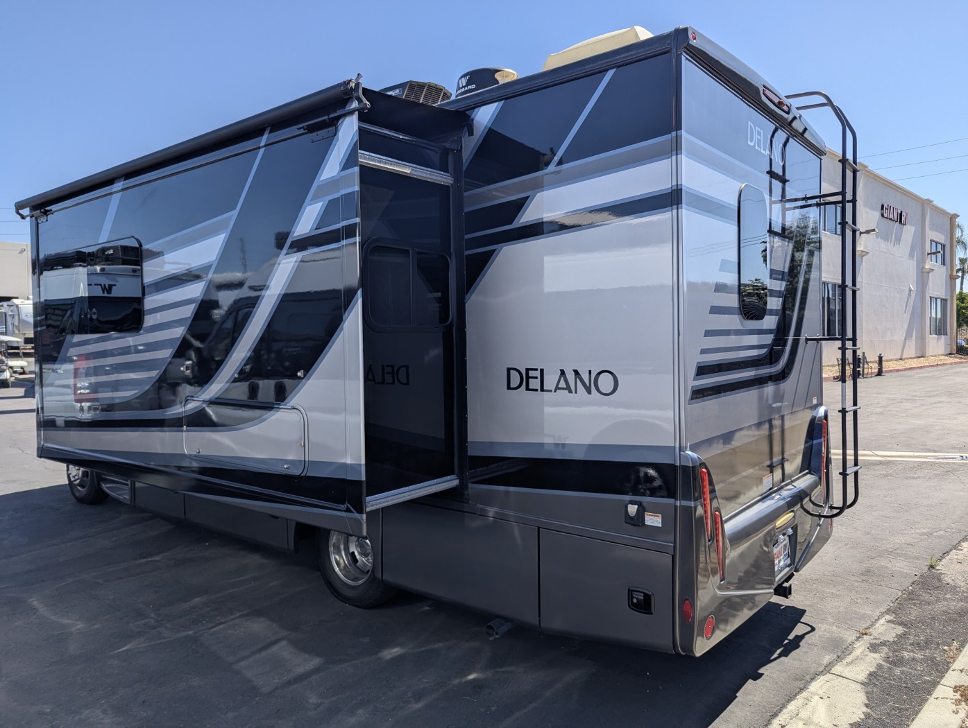 2022 Thor Motor Coach Delano Sprinter 24FB - Image 4