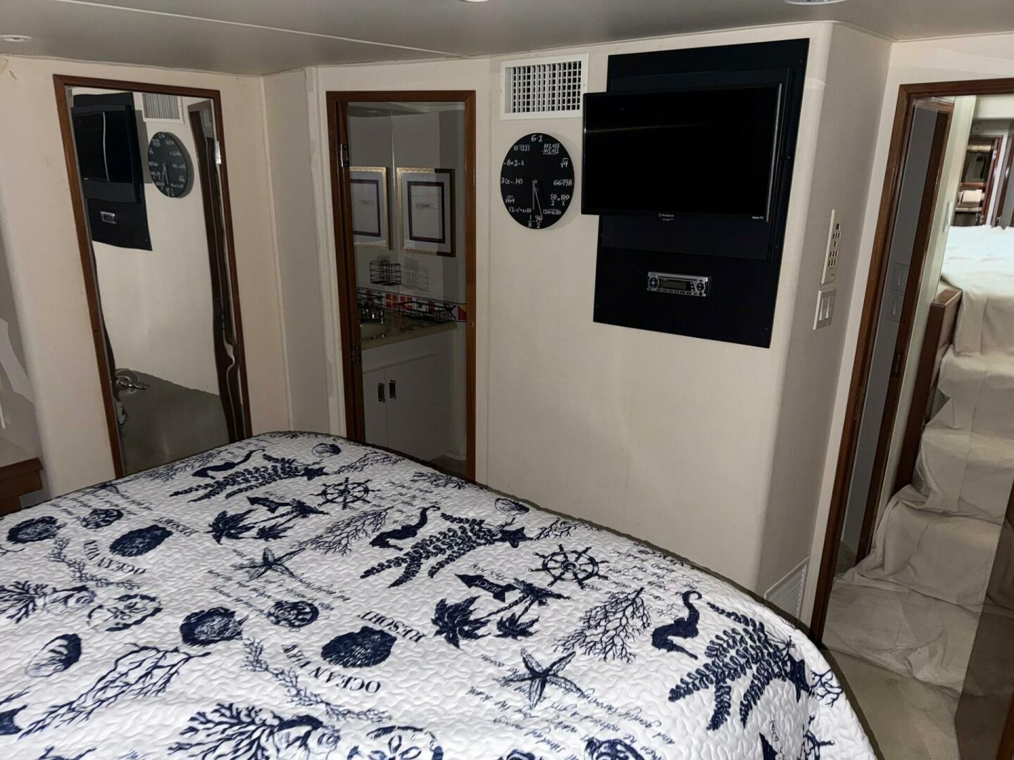 1998 Viking Motor Yacht - Image 22