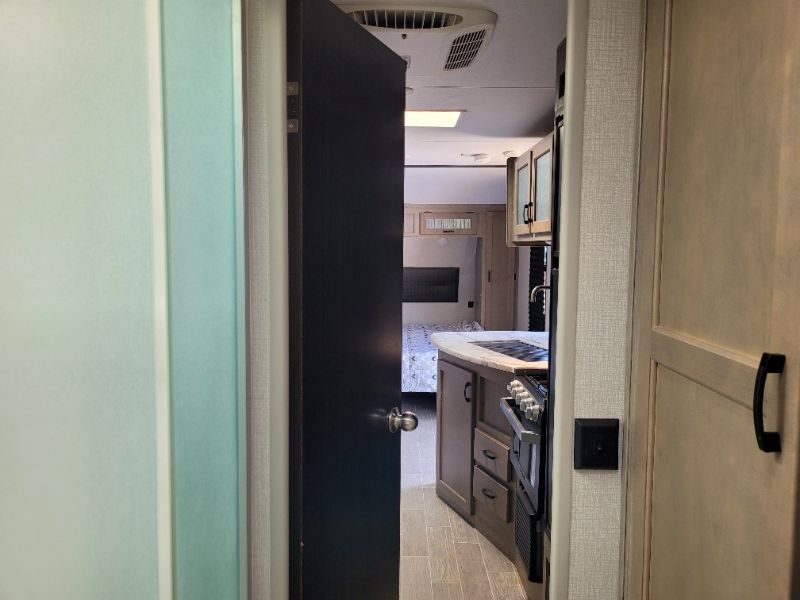 2021 Venture RV Sonic SN220VRB - Image 10