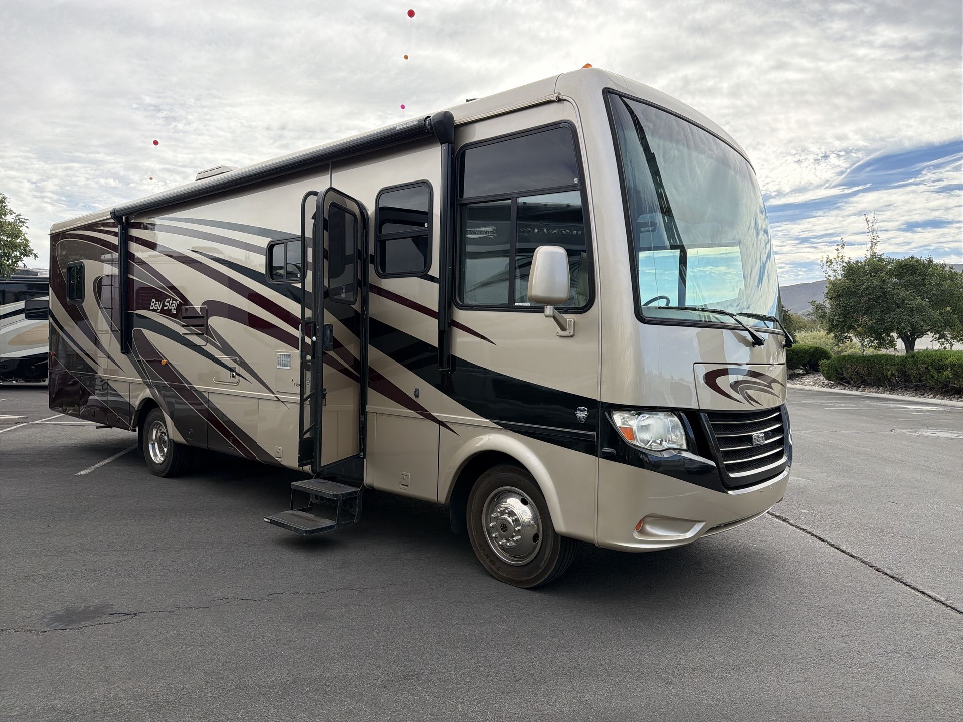 2014 Newmar Bay Star 3309 - Image 26