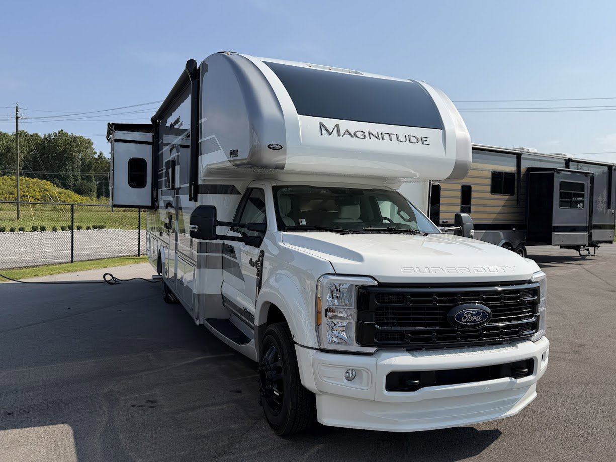 2026 THOR MOTOR COACH MAGNITUDE GRAND X32 - Image 1