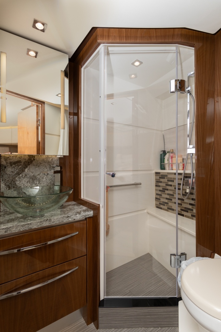 2018 Sea Ray L650 FLY - Image 48
