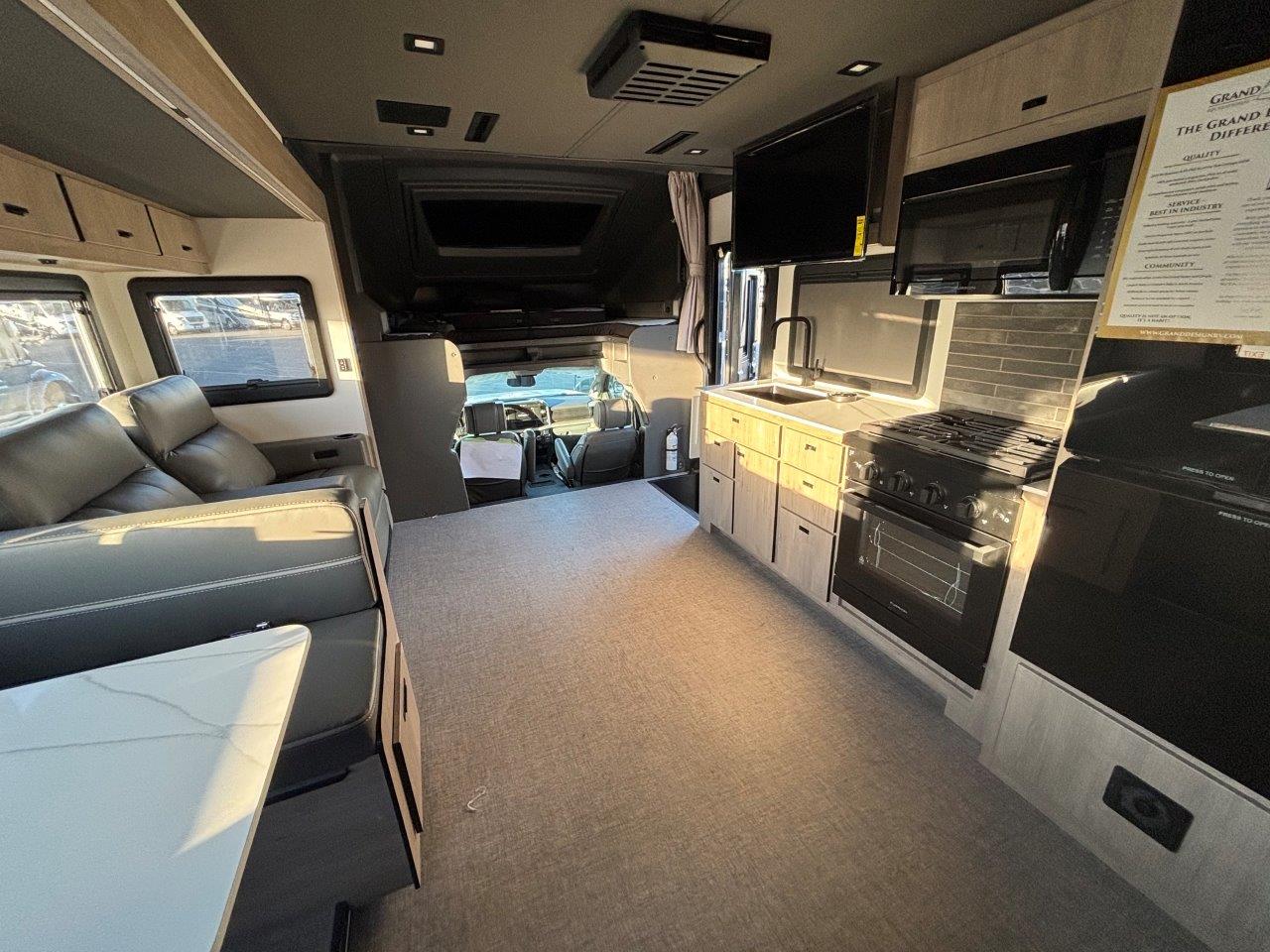 2026 Grand Design Lineage Series F 31ZW - Image 11