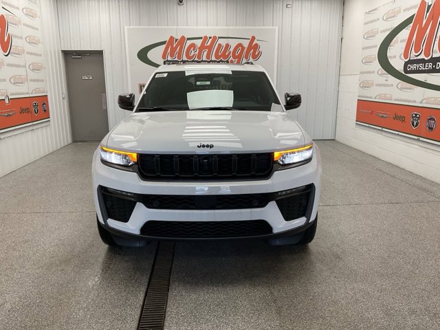 2026 Jeep Grand-Cherokee-L Laredo Altitude 4x4 - Image 2