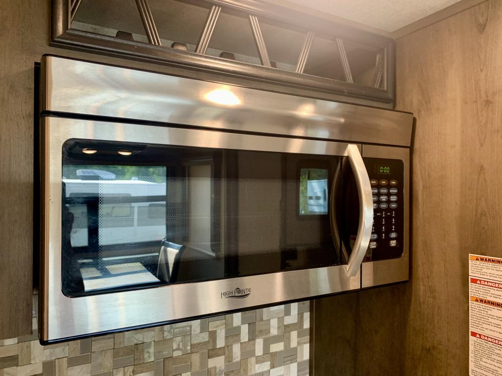 2019 Keystone Montana 3811MS - Image 12
